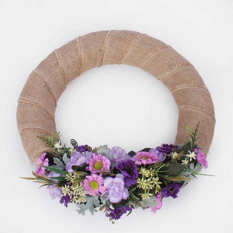 Violetti kukkakranssi juuttikankaalla Ø36 cm - Tekokukat